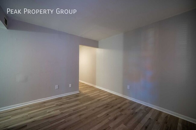 Building Photo - Available July! NEWLY RENOVATED! 2 Bedroom...