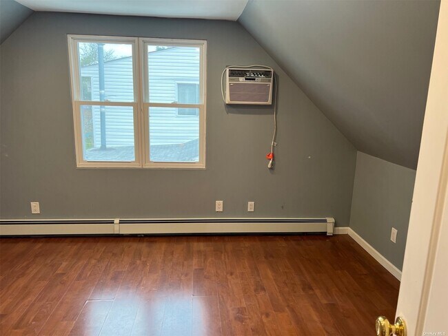 Building Photo - 96 Acre Ln