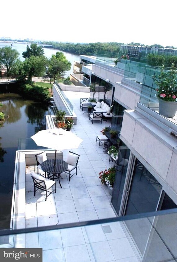 Foto principal - 2900 K St NW