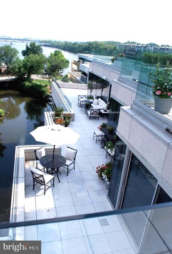 Primary Photo - 2900 K St NW