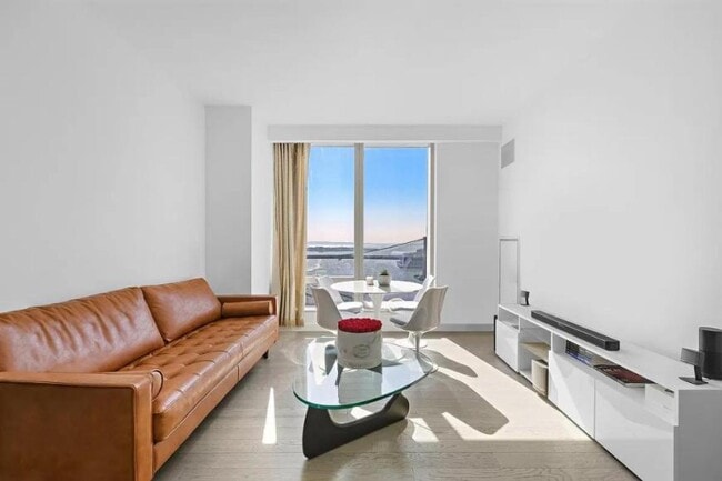 Building Photo - 2 bedroom in New York NY 10002