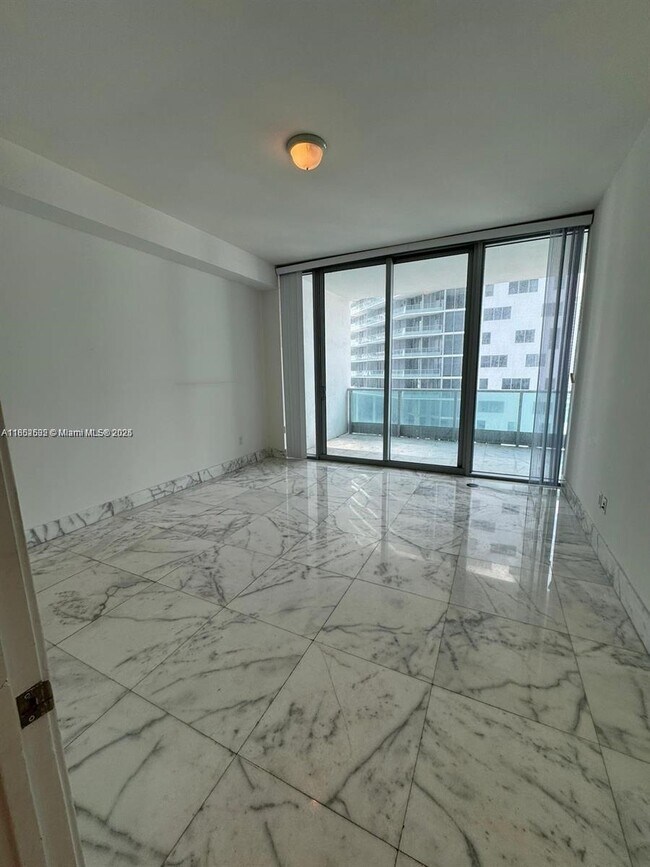 Foto del edificio - 1331 Brickell Bay Dr