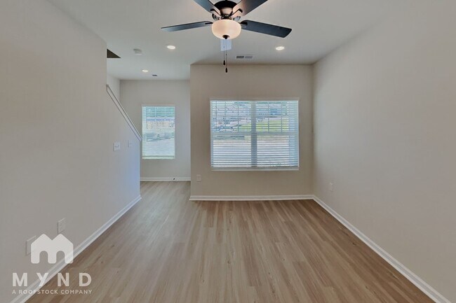Foto del edificio - 1274 Principal Featherstone Ave