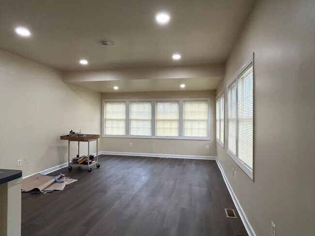 Foto del edificio - 6340 Bell Station Rd