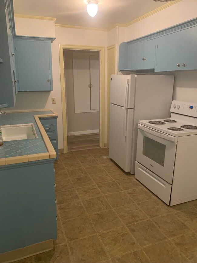 Building Photo - 6525-6525 N Haight Ave