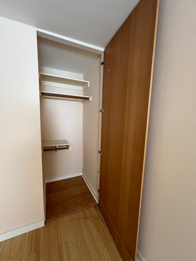 armario del dormitorio principal - 426 Casanova St