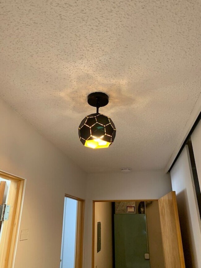 Building Photo - 1152