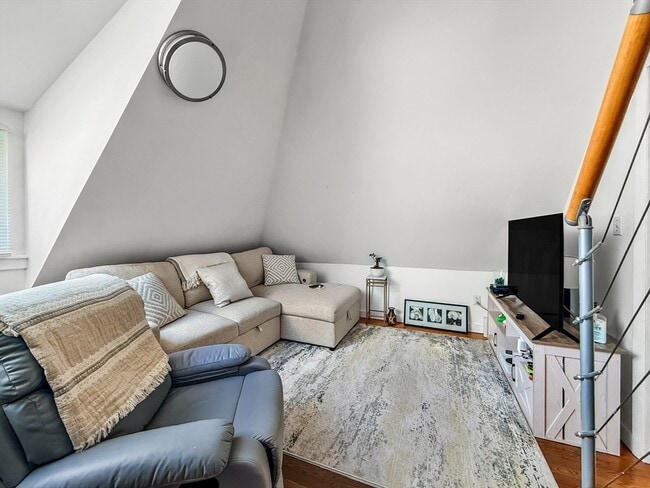 Building Photo - 83 Pleasant St