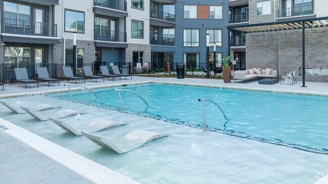 Piscina - Chester Hills