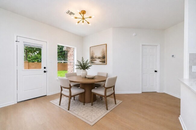 Foto del edificio - 5034 Forest Sage Ln