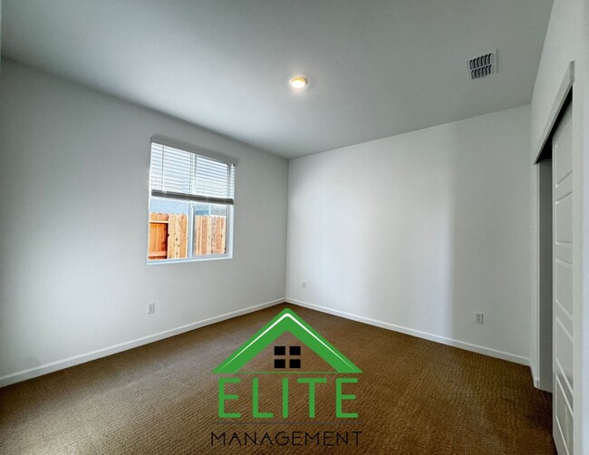 Building Photo - 8772 Oldfield Wy