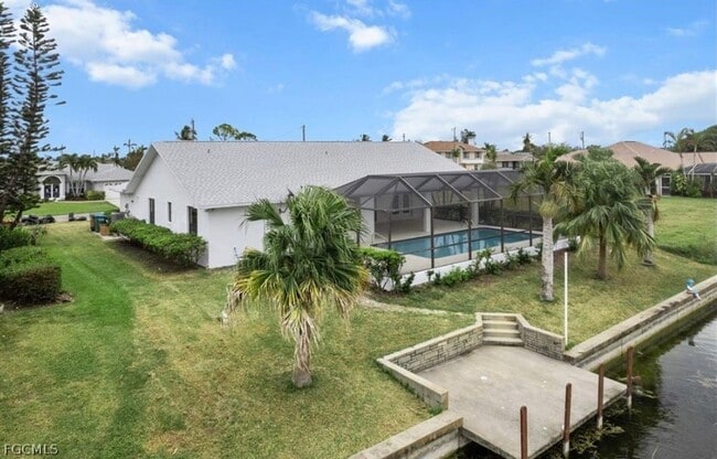 Building Photo - 2230 SE 5th Pl