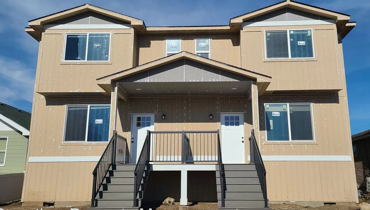 Primary Photo - 1407 E Dalton Ave