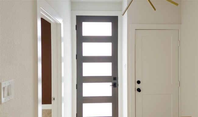 Building Photo - 2426 Ella Blvd