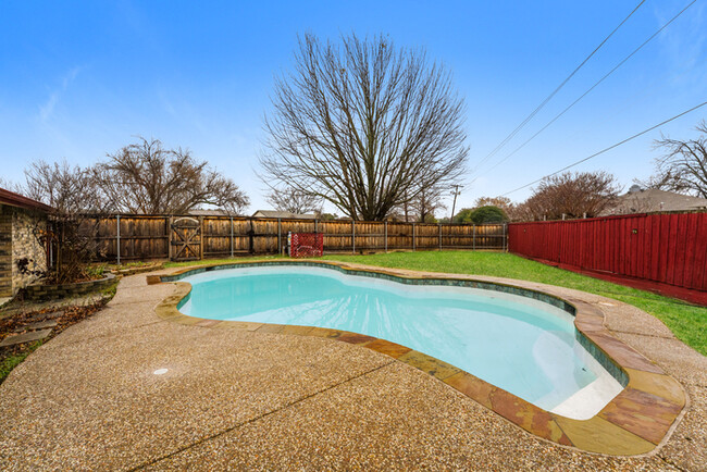 Building Photo - Charming 3-Bedroom Home with Pool