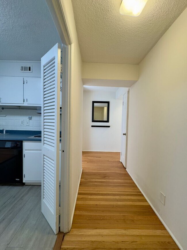 Foto del edificio - One-Bedroom Mt. Vernon Condo in St. Paul At Chase High Rise