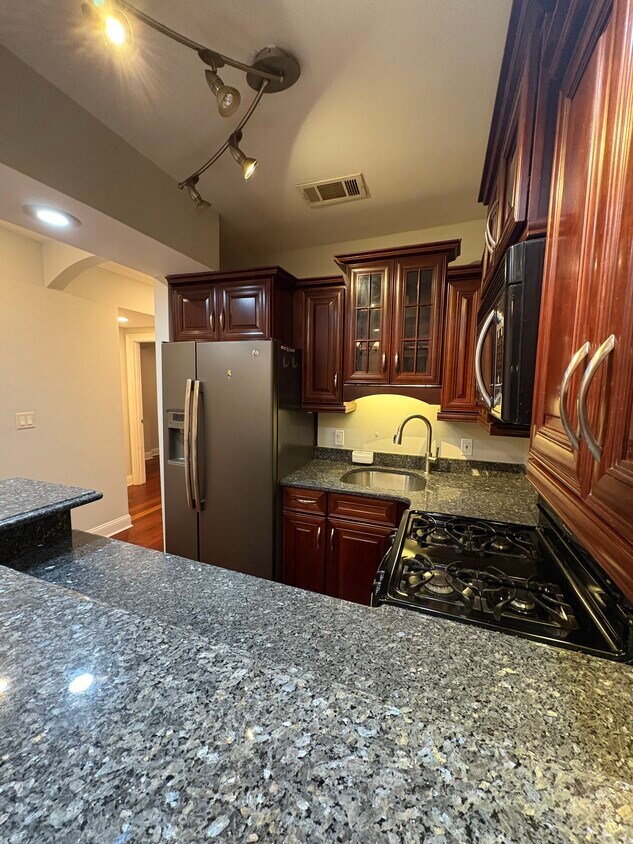 Foto principal - 106 E Brookline St