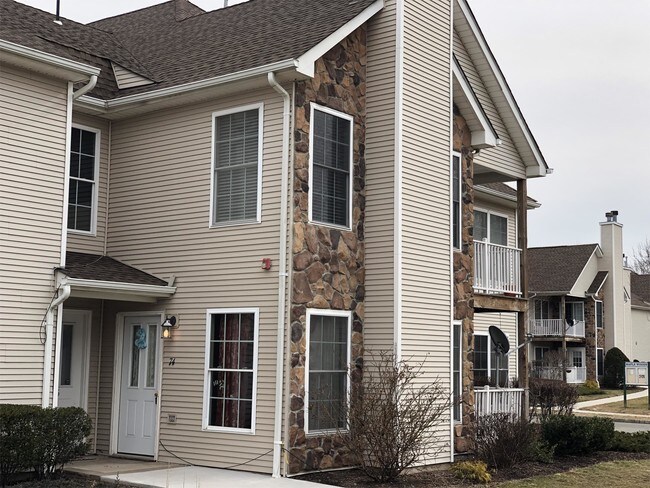 Building Photo - 74 Chariot Ct