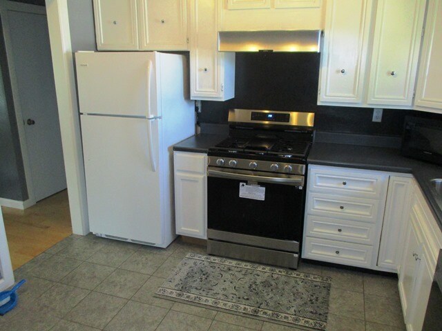 Building Photo - 1229 Sandburg Dr