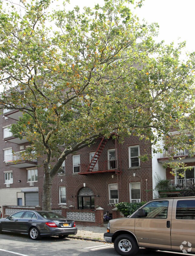 Building Photo - 1561 6th St