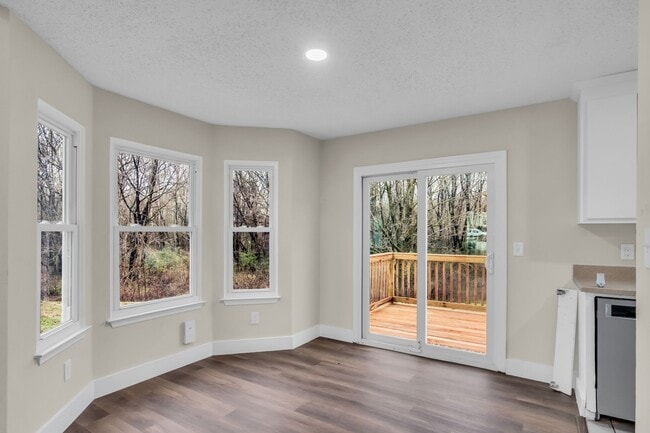 Building Photo - 213 Rebecca Pines Dr