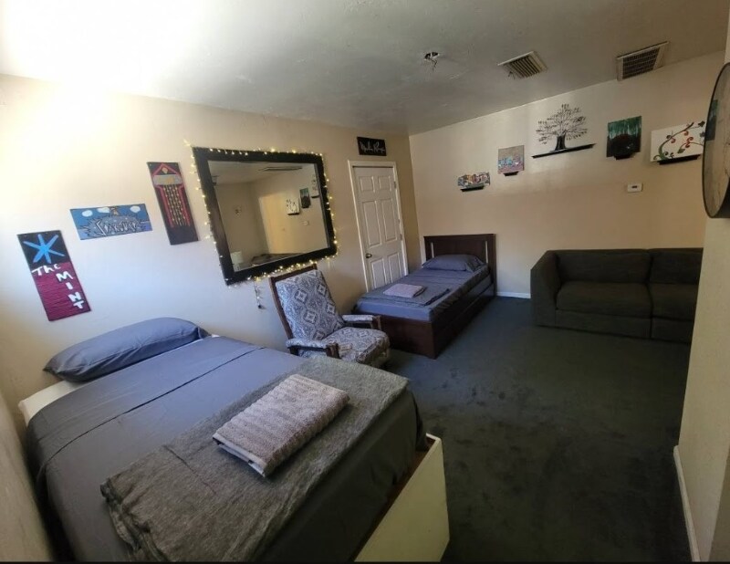 Primary Photo - 1413 Bracken Ave