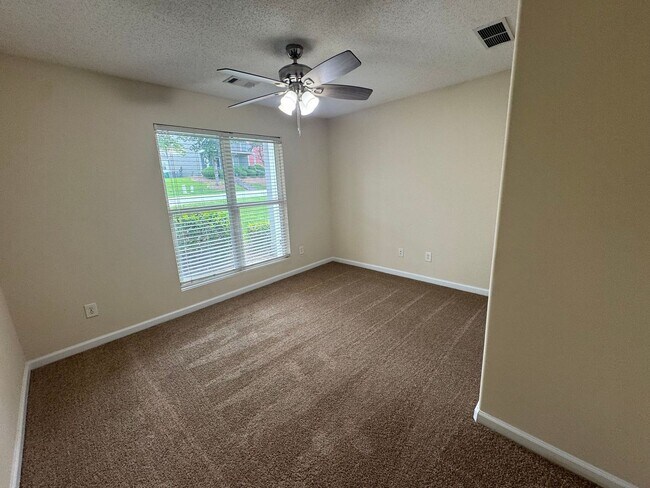 Foto del edificio - 118 Fern Ridge Ct