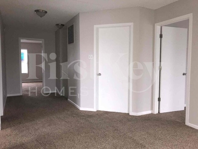 Foto del edificio - 1749 Blue Grass Pkwy