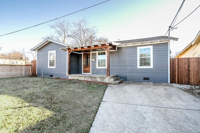Foto del edificio - Must see this Renovated home located in Da...