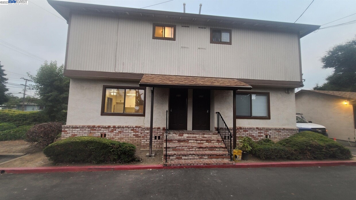 Primary Photo - 575 Sycamore Ave
