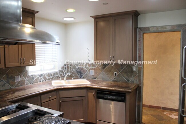 Foto del edificio - AVAILABLE AUGUST - Immaculate Spanish Style SLO Home - 3 Bedroom / 2 Bathroom