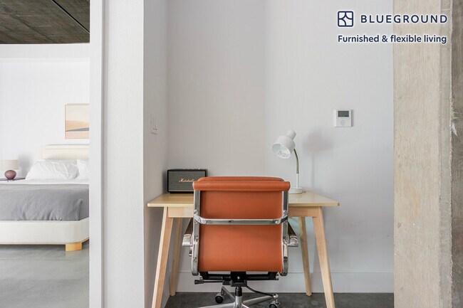 Foto del edificio - 3838 Dunn Dr