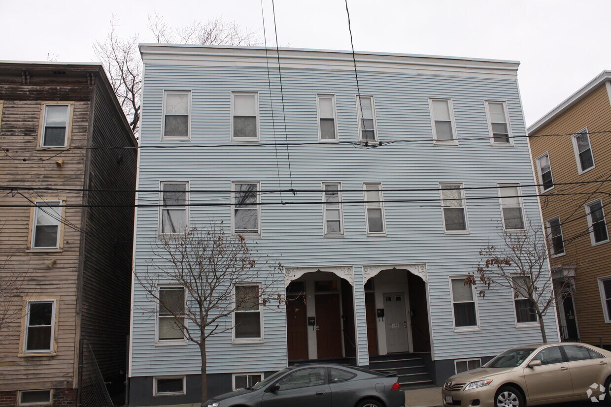 Building Photo - 235 Charles St