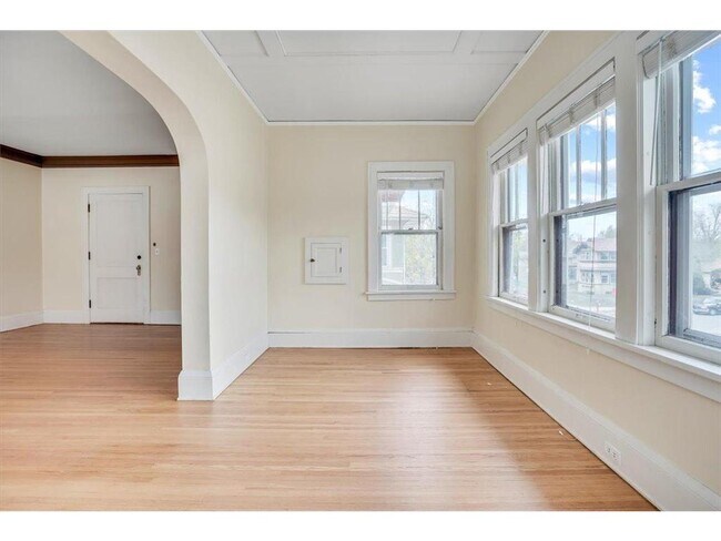 Foto del edificio - 3704 Colfax Ave South