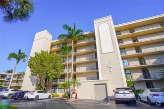 Building Photo - 7 Royal Palm Way