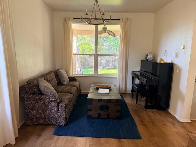 Foto del edificio - 8516 Hillrock Dr