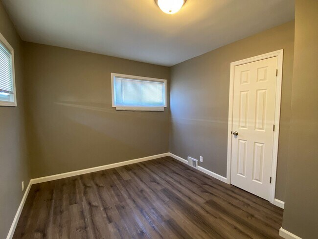 Building Photo - 5820-5822 N 65th St. (Duplex)