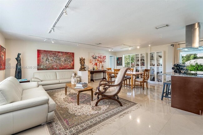 Building Photo - 8761 Ridgeland Dr