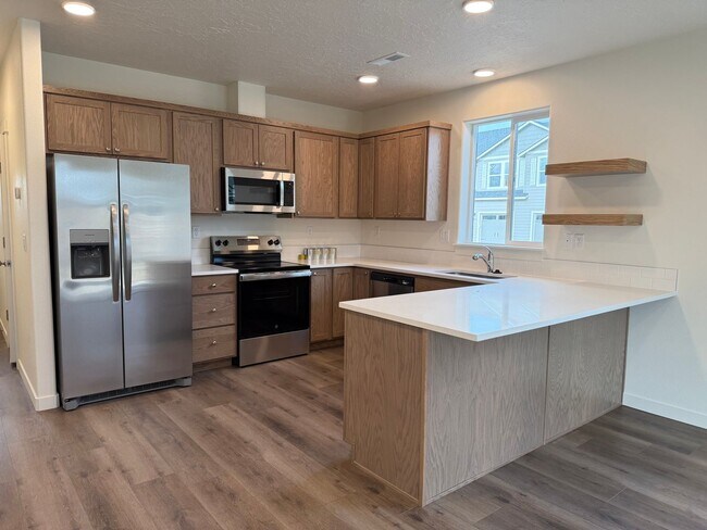 Building Photo - Brand New Stunning 3 Bed/2.5 Bath Townhouse-Old Farm District