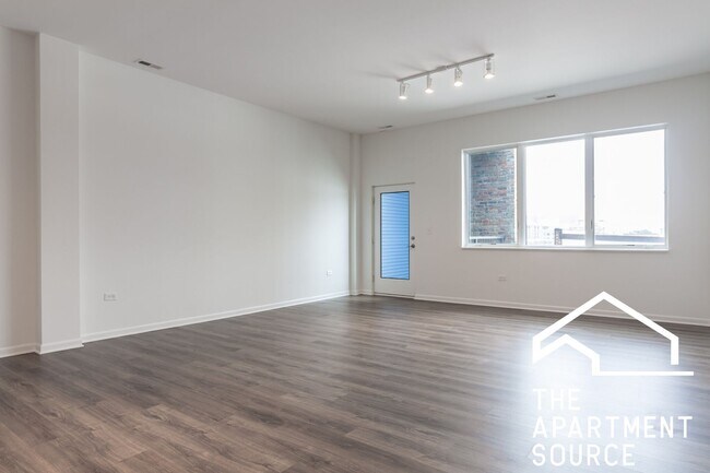 Foto del edificio - South Loop 3 bed 2 bath -- Updated Kitchen, HUGE Floorplan