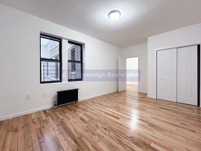 Foto del edificio - 165 Pinehurst Avenue