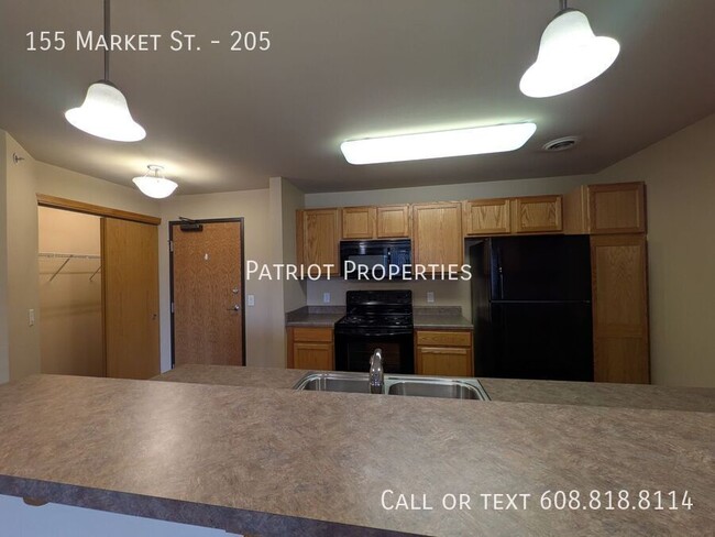 Building Photo - 155 Market St