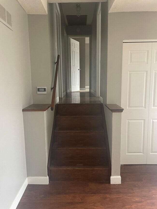 Building Photo - 2718 W 59th St