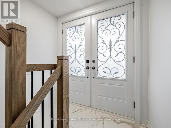 Building Photo - 14 Damask Ave