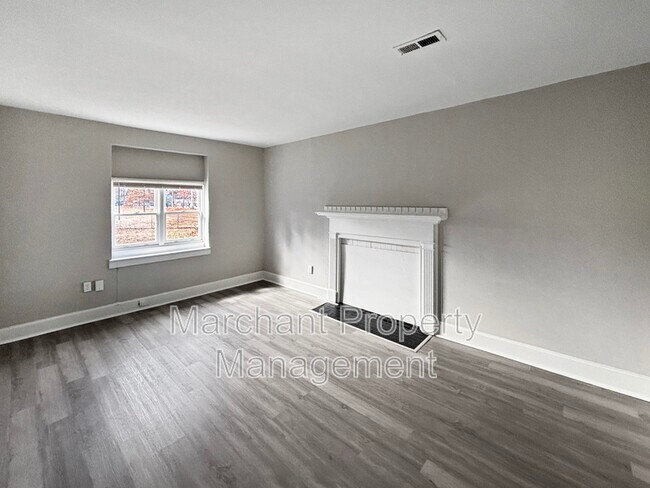 Building Photo - 13 Brookforest Dr