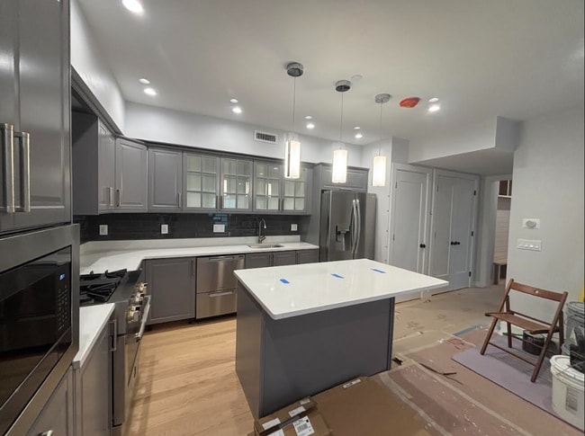 Building Photo - 12 Aldersey St