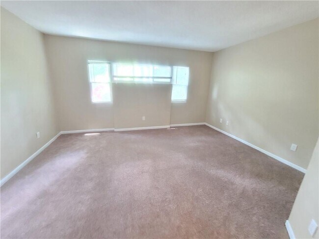 Building Photo - 468 Sherman Way