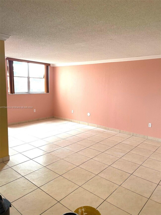 Foto del edificio - 9411 SW 4th St