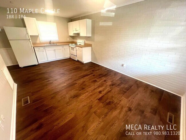 Building Photo - 110 Maple Cir