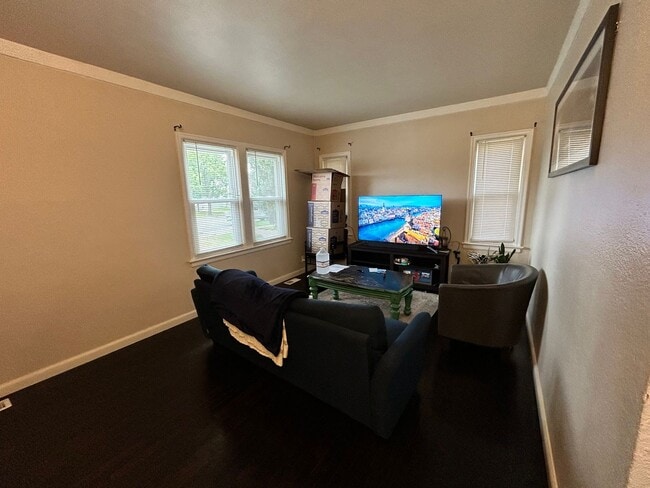 Building Photo - 3 bed 1 bath Home off Custer Ave